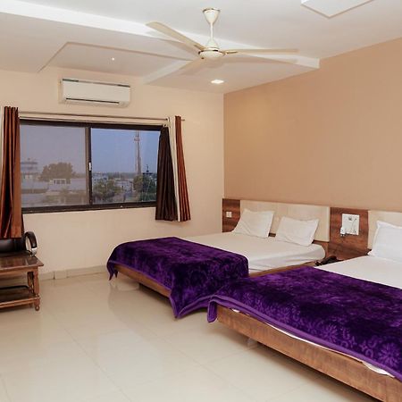 Отель Kesar Residency Khandwa Экстерьер фото