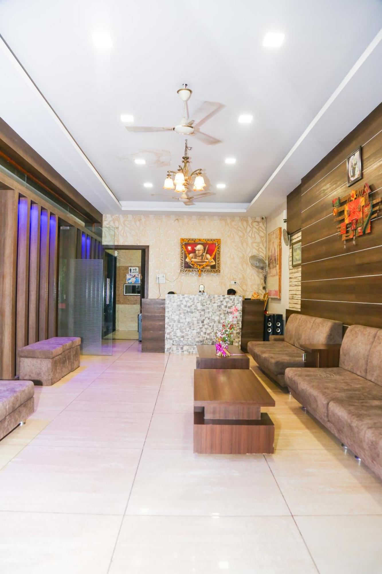 Отель Kesar Residency Khandwa Экстерьер фото