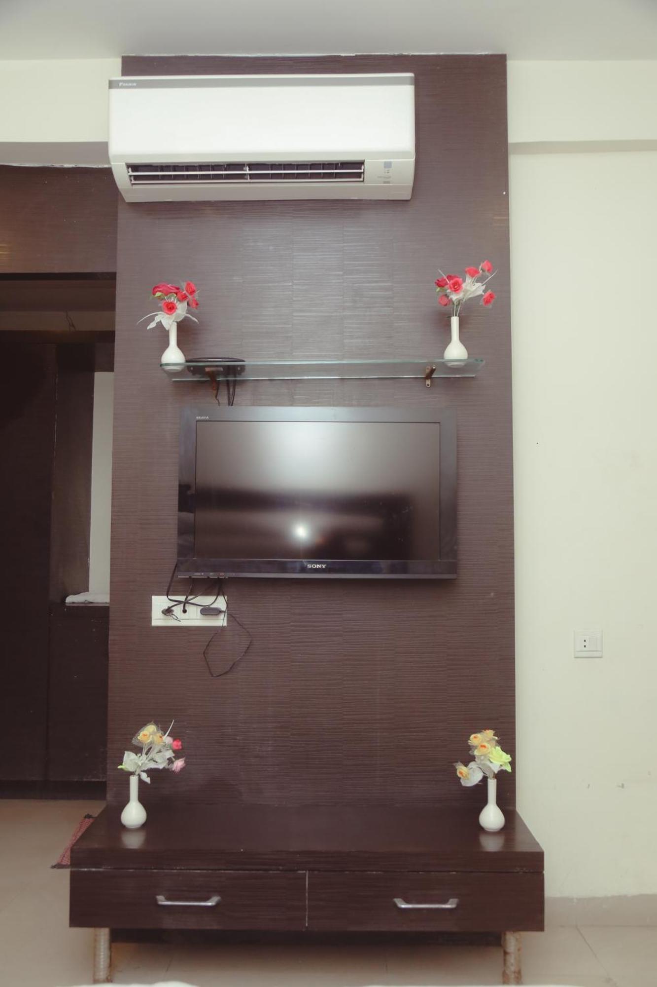 Отель Kesar Residency Khandwa Экстерьер фото